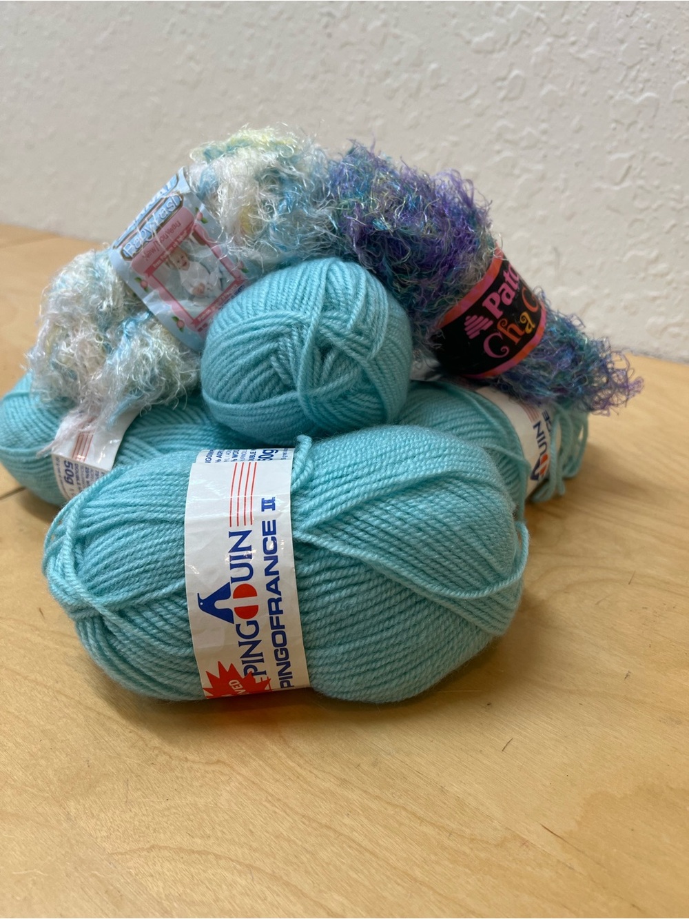 6 skeins lot: 4 Pingvuin Pingofrance Aqua Yarn, 2 skeins to complement color aqu